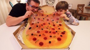 'Giant GUMMY Pizza'