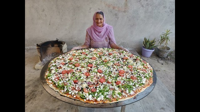 'PIZZA | PANEER PIZZA | GIANT PIZZA | PIZZA RECIPE | BIGGEST PIZZA | BY GRANDMA | VEG VILLAGE FOOD'