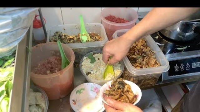 '$3 Michelin Star HAWKER FOOD in Singapore! SINGAPORE HAWKER STREET FOOD'