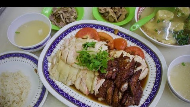 'The best CHICKEN RICE in the heart of Orchard Road! Singapore street food'