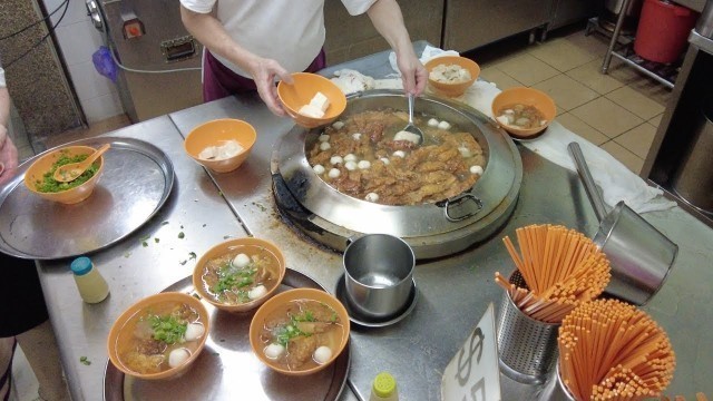 '$5 Michelin Star Fish Ball Noodles in Singapore Hawker Street Food'