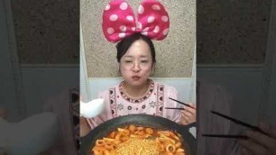 'MSG 1도 없는데 감칠맛 포텐터진 살구떡볶이 먹방; 애들이 넘 떠들어서 목소리는 무음처리 #제품제공 #먹방 #먹구리 #떡볶이밀키트 #떡볶이맛집'