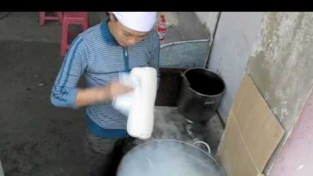 'Wuhan, China noodle vendor'