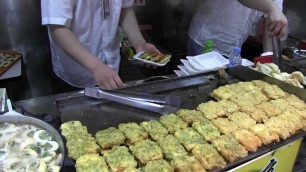 'Funny food 1: China Beijing, night market'