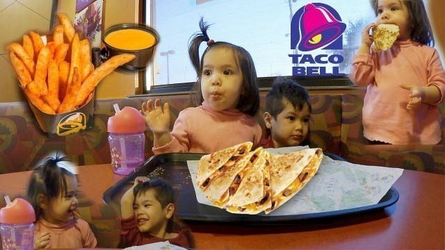 'TODDLERS TRY TACCO BELL FOOD'