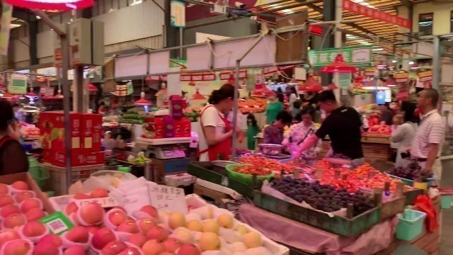 'Huge indoor food market in Qingdao, China'