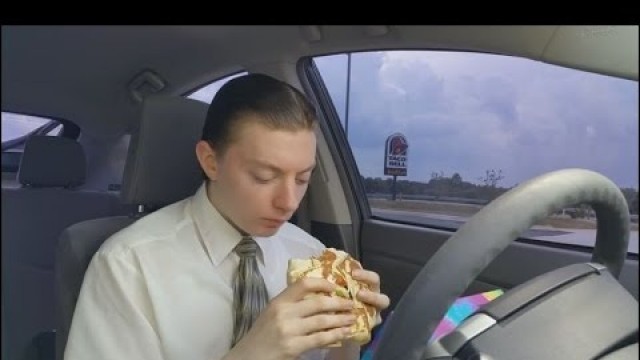 'Taco Bell Spicy Triple Double Crunchwrap - Food Review'