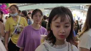 'Extremely crowded evening food market in China'