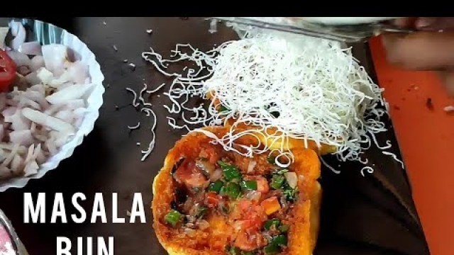 'One of the Most Delicious Streetfood in India || Masala Bun'