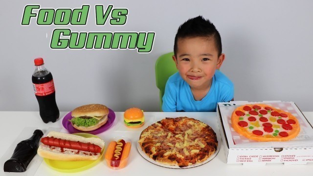 'FOOD Vs Giant GUMMY Kids Fun Challenge Giant Candy sweets Food Tasting  Game Ckn Toys'