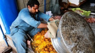 'Pakistani Street Food - The BEST CHICKEN BIRYANI! Karachi Pakistan'