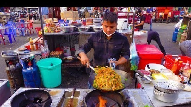 'Like A Pro! Ultimate Wok Skills in Cambodia! Making Noodles, Egg Fried Rice - Cambodian Street Food'