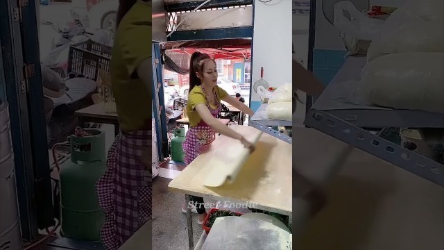 'Great Noodle Technique | Street Food in Shannxi, China'