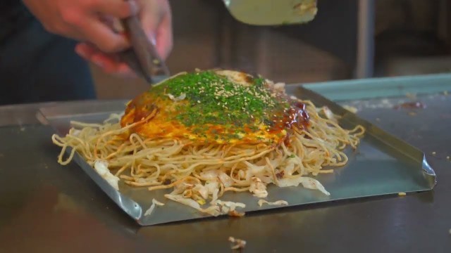 '広島風お好み焼きができるまで！Japanese street food okonomiyaki ごえもん'