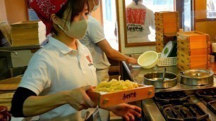 'Do you wanna try the handmade noodles? Japanese street food うどん 우동 udon'