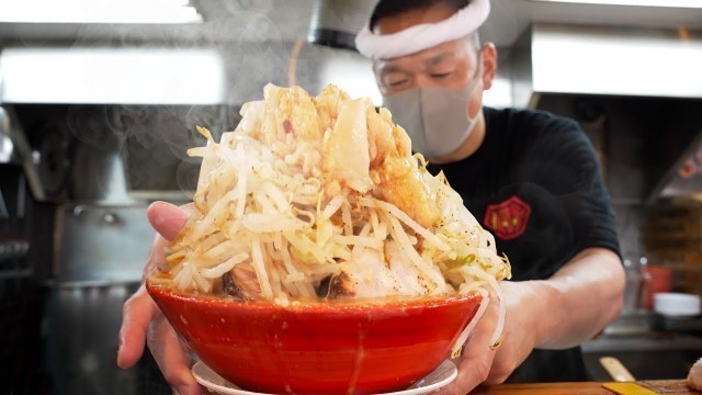 'Giant Ramen & Meat - Japanese Street Food - ラーメン チャーシュー 二郎系 バリ男 Jiro'