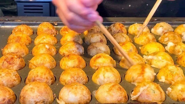 'japanese street food - takoyaki    たこ焼き'