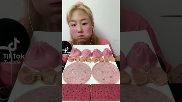 'Pink Food Mukbang'