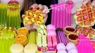 'ASMR PINK FOOD VS YELLOW FOOD (JELLY NOODLES, KITKAT, WAFFLES, CAKE, POCKY, TARTLETS, COOKIES) 먹방'