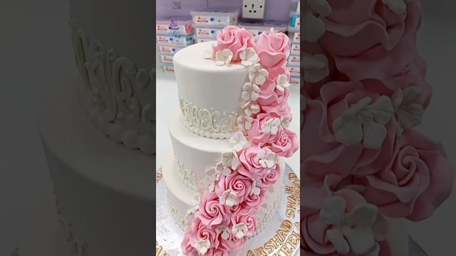 'Sweet Romantic Pink Flowers Wedding Cake #shorts #fondantcake #tranding #wedding #flowers #pink #bts'