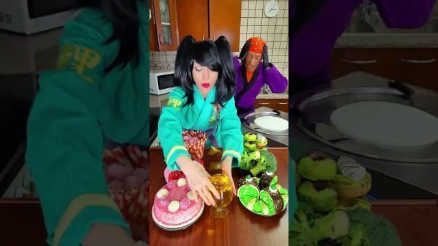 'Ice cream challenge! Pink color food vs green food #Shorts'