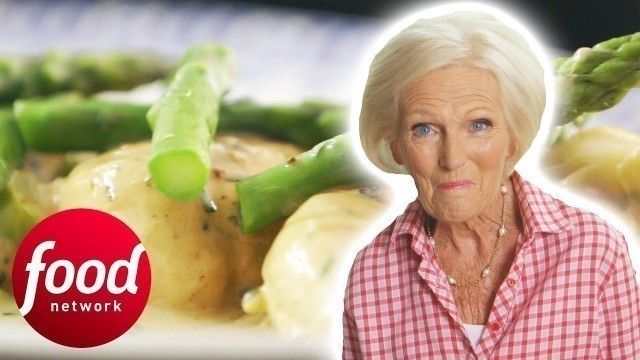 'Mary Berry Makes A Succulent Chicken With Asparagus | Mary Berry\'s Absolute Favourites'