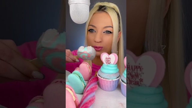 'ASMR EATING ICE CREAM, PINK AND BLUE FOOD, MUKBANG #shorts'