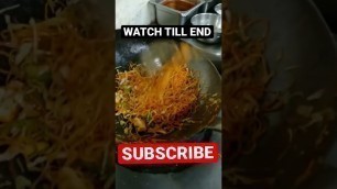 'Biggest Singapore Noodle In CP | STREETFOOD INDIA #shorts #foodblogger #singapore #noodles #fastfood'