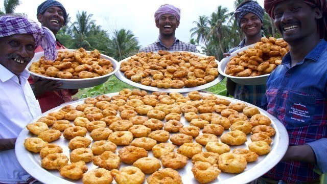 'VILLAGE DONUT !!! Tamil Traditional Snacks Ulunthu Vadai | Cooking Crispy Medu Vada Recipe'