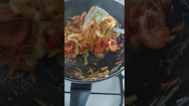 'Bihun goreng udang spesial'