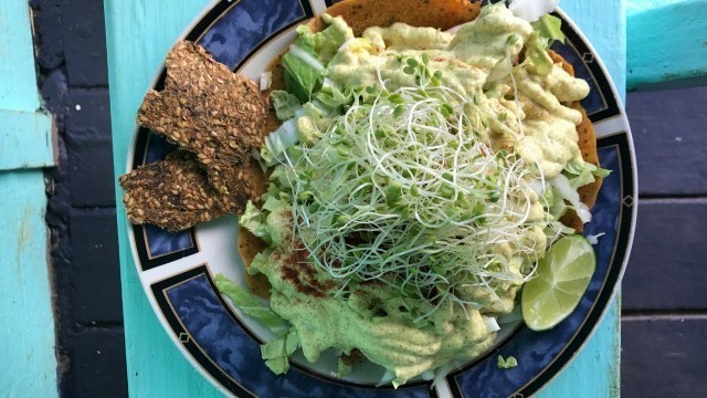 'VEGAN LESBIAN DINNER || RAINBOW LIVING FOODS CAFE || KAUAI VLOGGER'