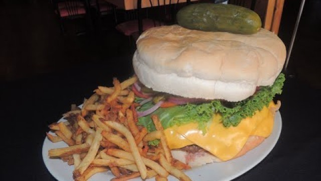 '7.5lb Kookamonga Burger Challenge (Man v Food: Memphis)'