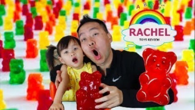 'Giant Gummy Bear Challenge Rachel Toys Review'