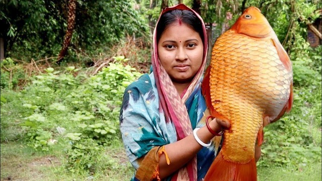 'Amazing Beautyful Gold Fish Cutting & Cooking Masala Fish Curry Recipe With Slice Potato In Village'