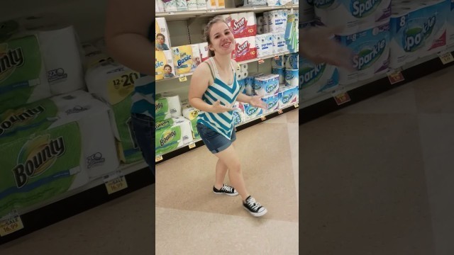 'Retarded girl doing retarded dance in Food Lion'