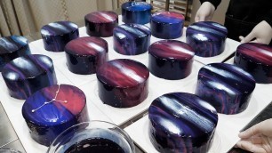 '한국에 단 하나밖에 없는 특별한 케이크! 케익장인의 반짝반짝 빛나는 우주케이크 만들기 making galaxy mirror glaze cake - korean street food'