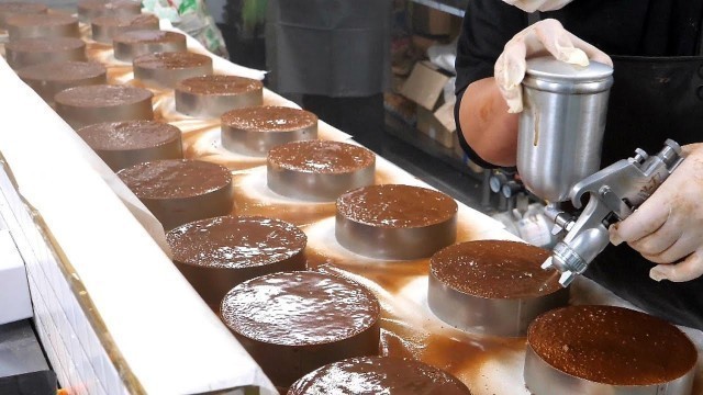 '초콜릿을 아낌없이 듬~뿍! 상상 그 이상의 초콜릿케이크 만들기 Amazing Chocolate Cake Mass Production Process-Korean Street Food'