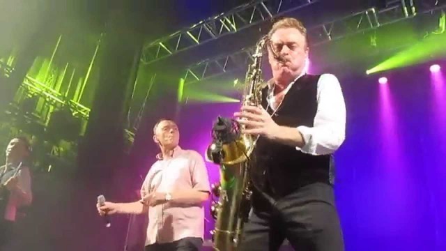 'UB40 - Food For Thought (Live Paris)'