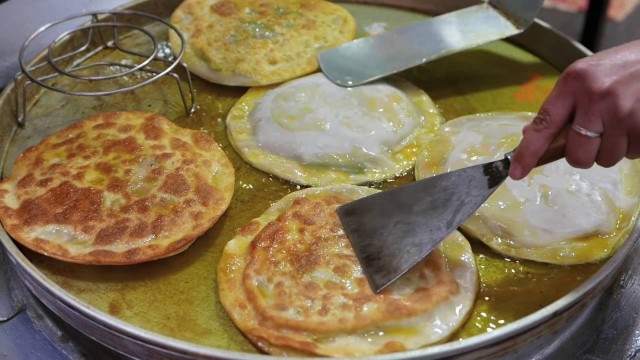 'Xian Street Food (China) - Stuffed Meat and Vegetable Pie'