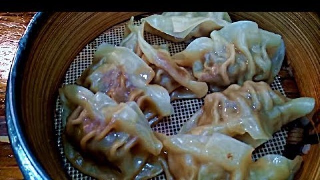 'Chinese Street Food  (Eating Dumplings In Chengdu, China)'