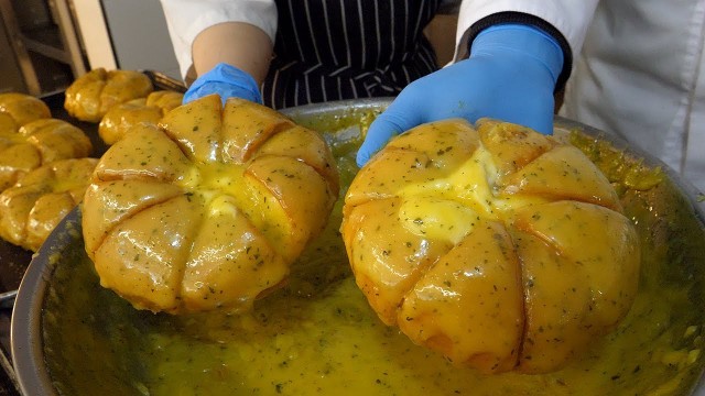 '크림 치즈 팔쪽마늘빵 / cream cheese garlic bread - korean street food'