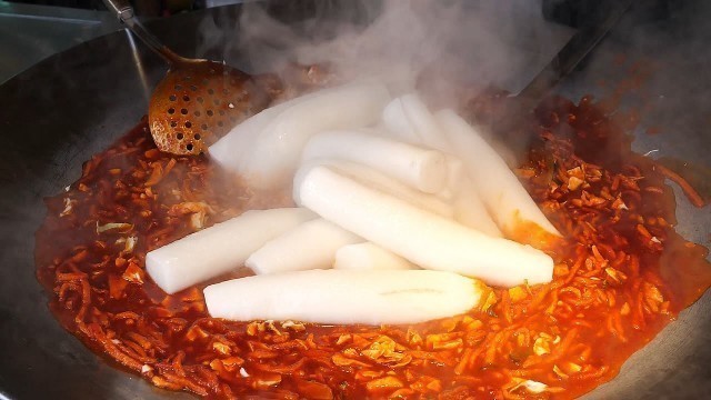 'White Radish Tteokbokki (Spicy Rice Cake) - Korean street food'