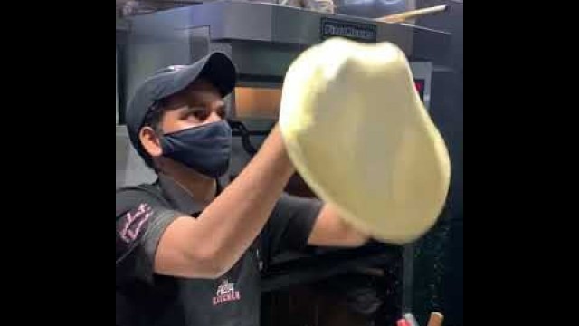 'Half and half Italian cheesy pizza | Mumbai Food | Total street food #Indianfood #foodblogger #yummy'