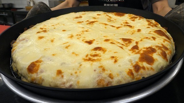 '거대한 초대형 치즈 이불 피자 / giant cheese pizza - korean street food'