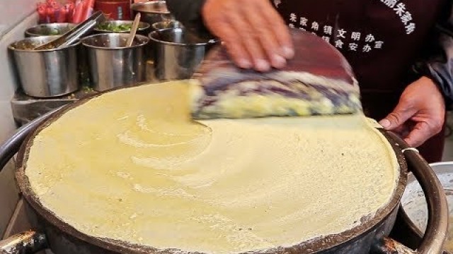 'Shanghai Street Food: Chinese Breakfast Crepe Pancake (Jian Bing, 煎饼)'