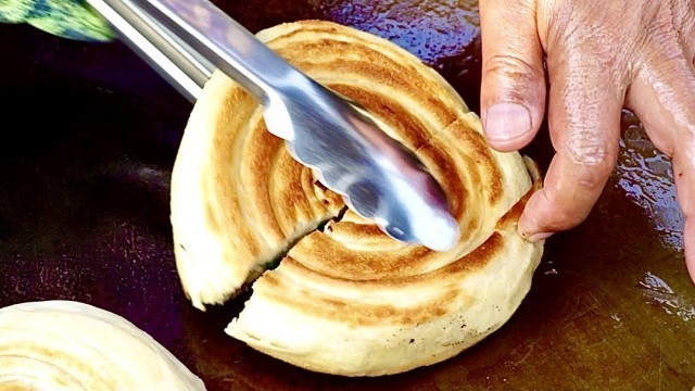 'Scallion Pancake,  Breakfast Morning Market in Kaifeng - Street Food China'