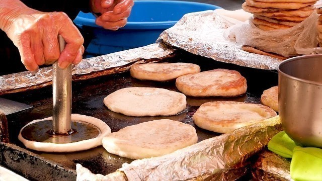 'Sweet pancakes (Hotteok) - Korean street food'