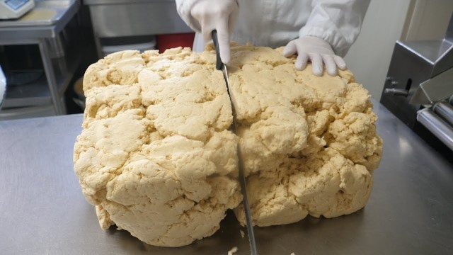 'Amazing Giant Size Twisted Bread Stick! - Korean Street Food'