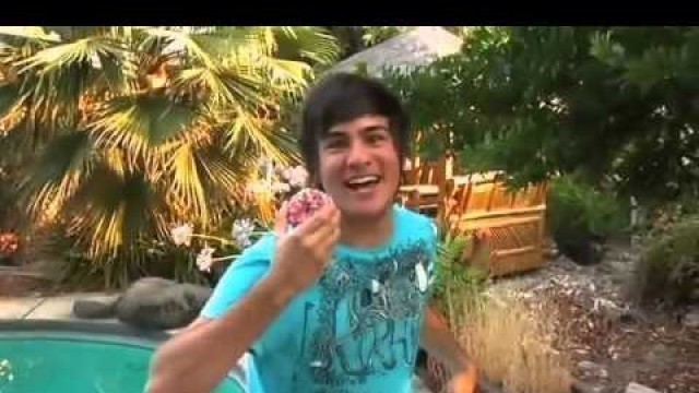 '[SMOSH] Food Battle 2008 (Vietsub)'