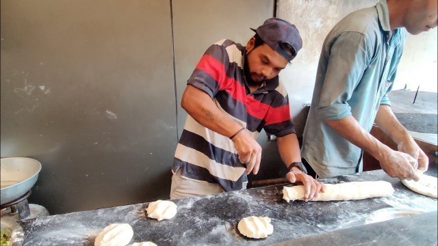 'Angry Dhobi Pachad Kulchawala of India | Slapping Bread | Indian Street Food'